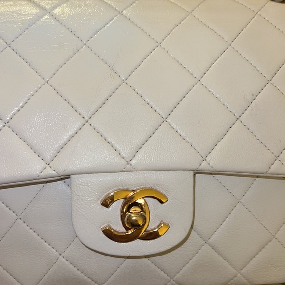 Vintage white Chanel classic flap - Picture 2 of 14